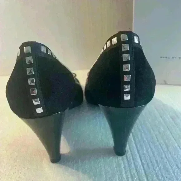 MARC JACOBS Suede and silver square studs worn lightly Size 40 USA Size 9 - Picture 3 of 7